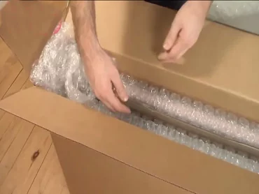 بسته بندی تابلوها با نایلون حبابدار