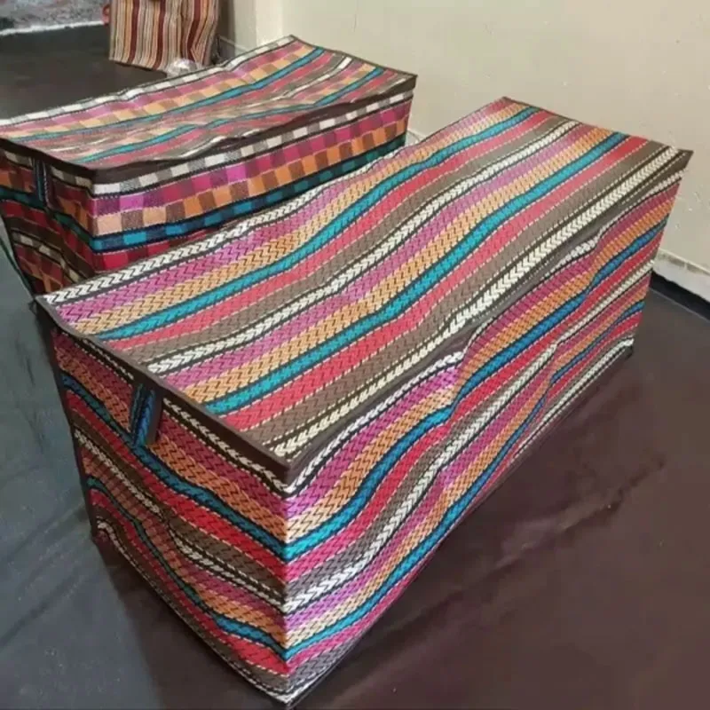 بسته‌بندی پتو و لحاف در بقچه رختخوابی
